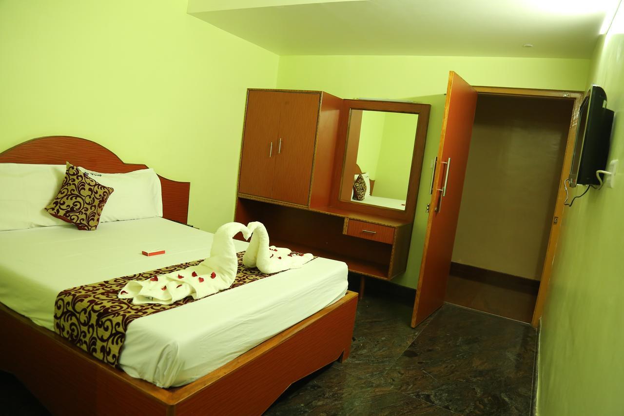 Hotel Vijay Pollāchi Exterior foto